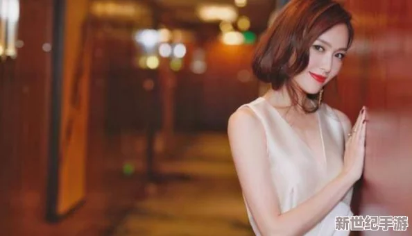 汤芳裸奔：当红女星的大胆挑战与时尚界的热议引发关注