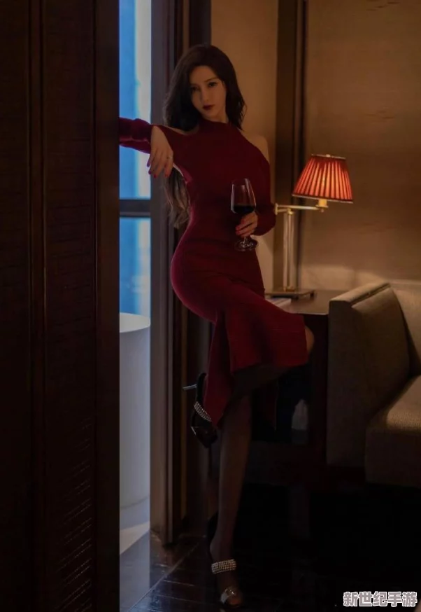 frre黑丝69sex：热辣情欲与性感魅力的完美结合，尽享极致体验！