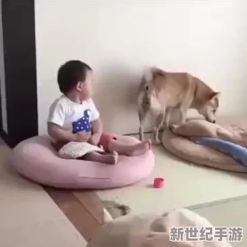 渣男撕开内衣，肆无忌惮地挠奶头和屁股，真是令人发指的行为引发众怒！
