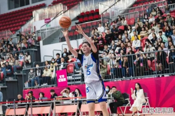 高中女篮比赛盛轮轩txt阅读：读者热评称赞比赛精彩，年轻女孩展现无限潜力与团队精神